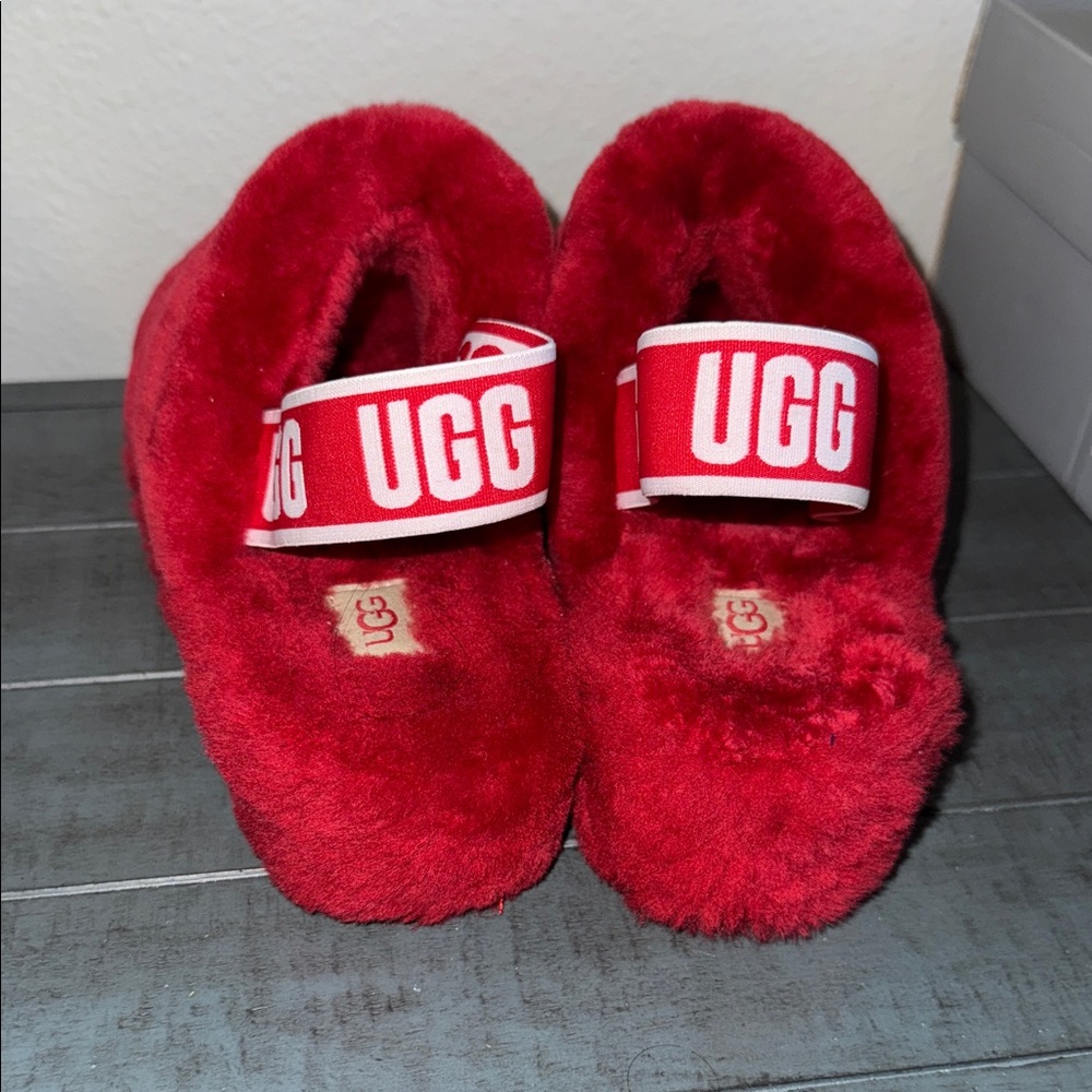 UGG Women's Red Fluff Yeah Slippers size 6 - Picture 3 of 3